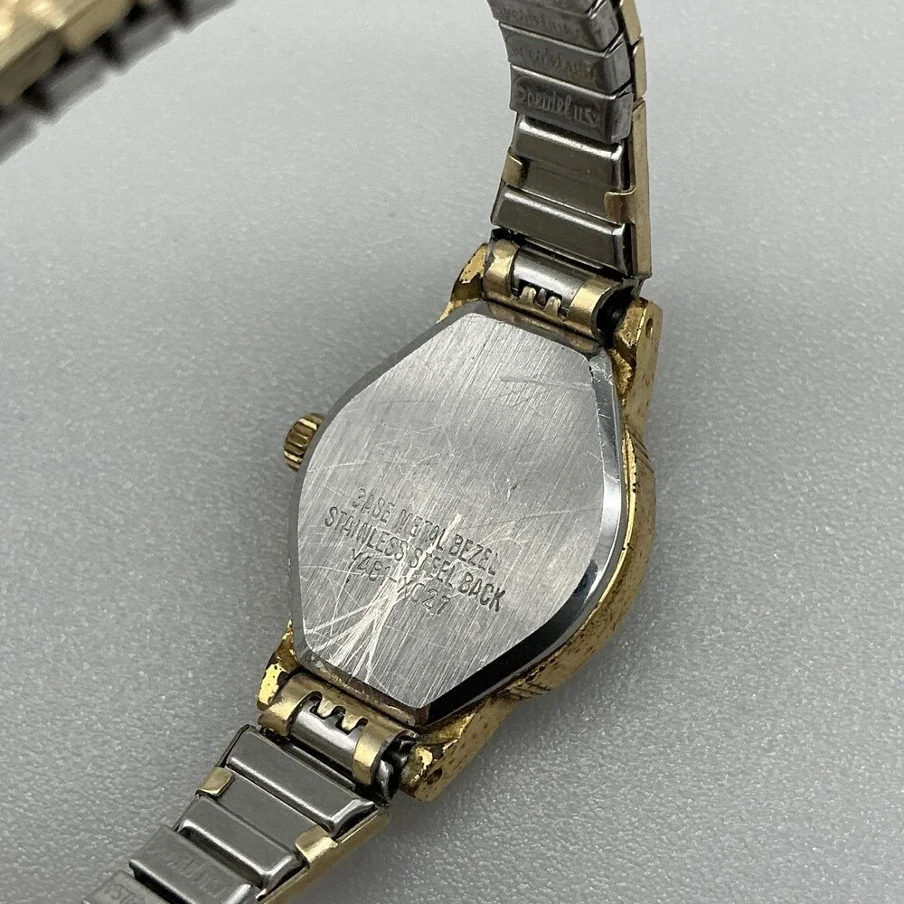 Vintage Pulsar Womens Watch 19mm White Dial Gold Tone Bracelet New Battery